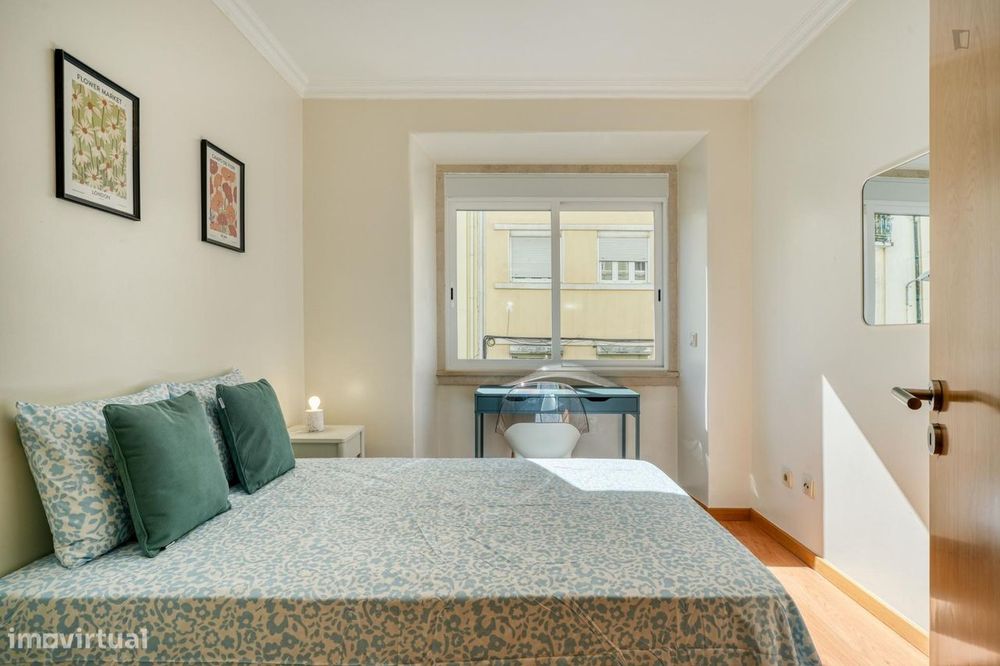 737379 - Quarto com cama de casal em...