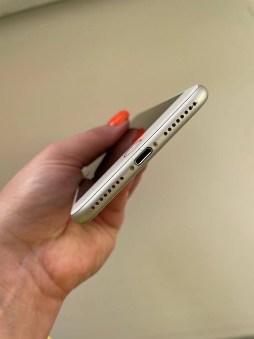 Продам Iphone 8 plus  64