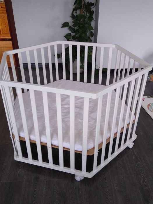 kojec lub łóżeczko drewniane świetne