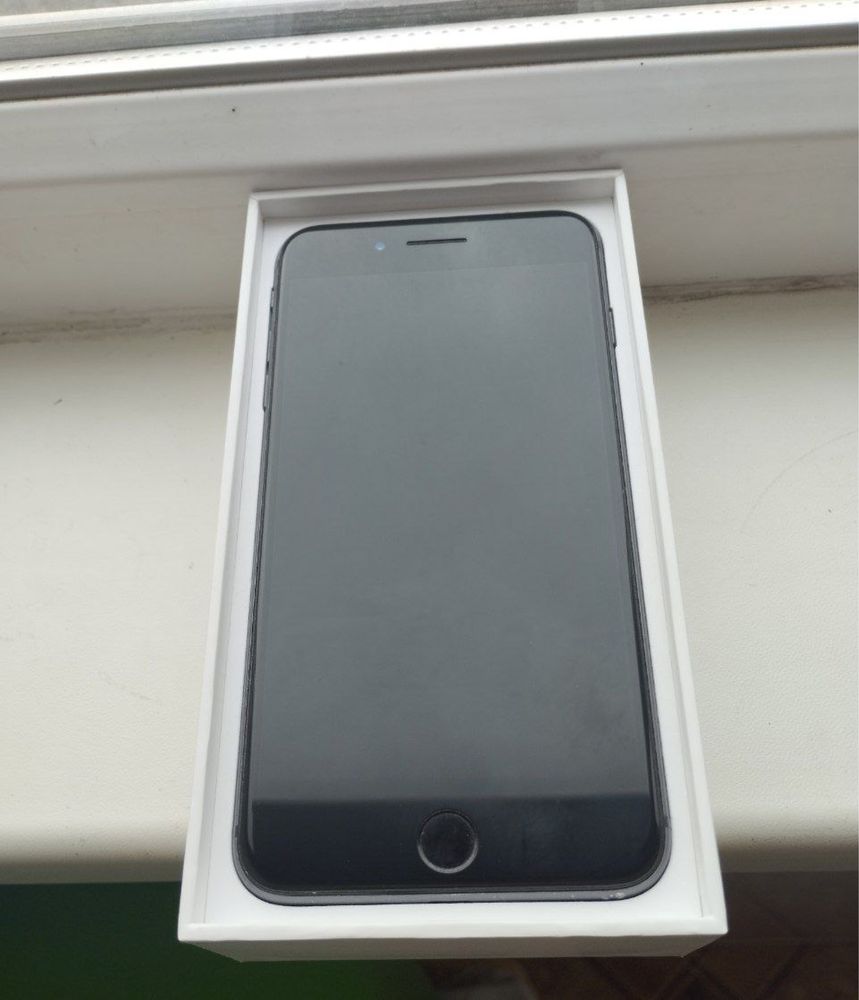 Продам iphone 8 Plus  в отличном состоянии