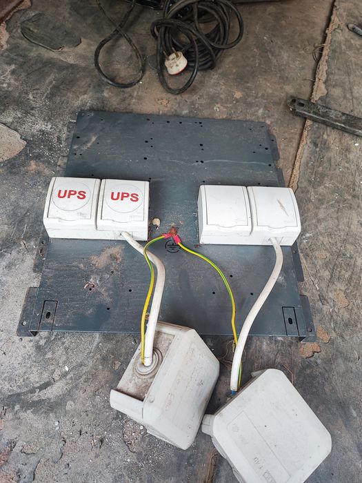 Электро щиток с розетками щитовая распределительный щит simon