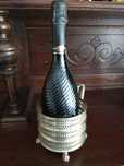 Ażurowy posrebrzany  stojak na wino na lwich łapach