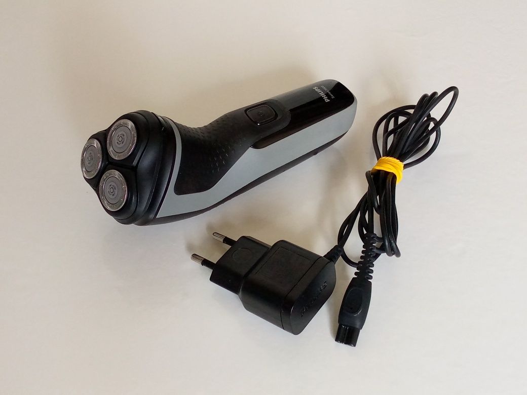 Аккумуляторная электробритва Philips S1231