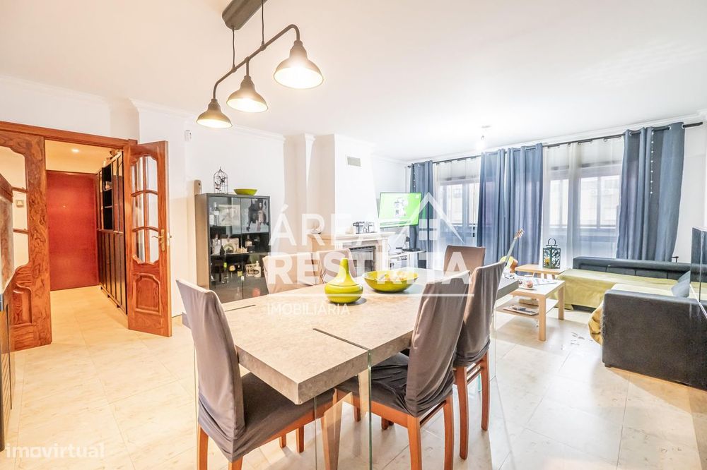 Apartamento T3 com parqueamento e elevador nos Fidalguinhos, Barreiro