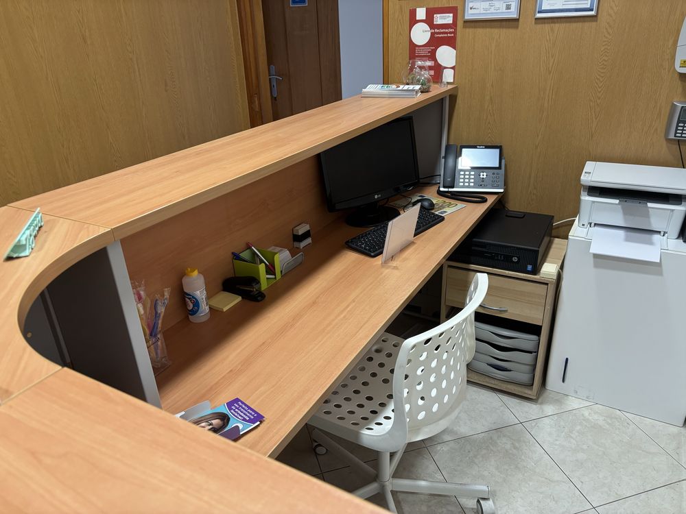 Balcão de recepção de escritórios/ clinicas