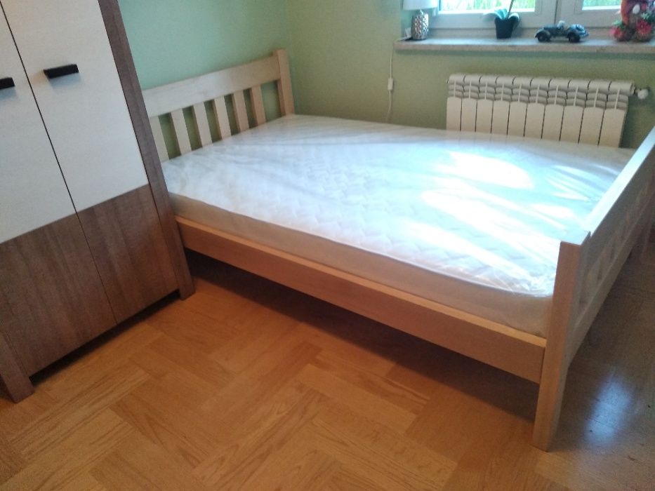 Łóżka z drewna litego na zamówienie