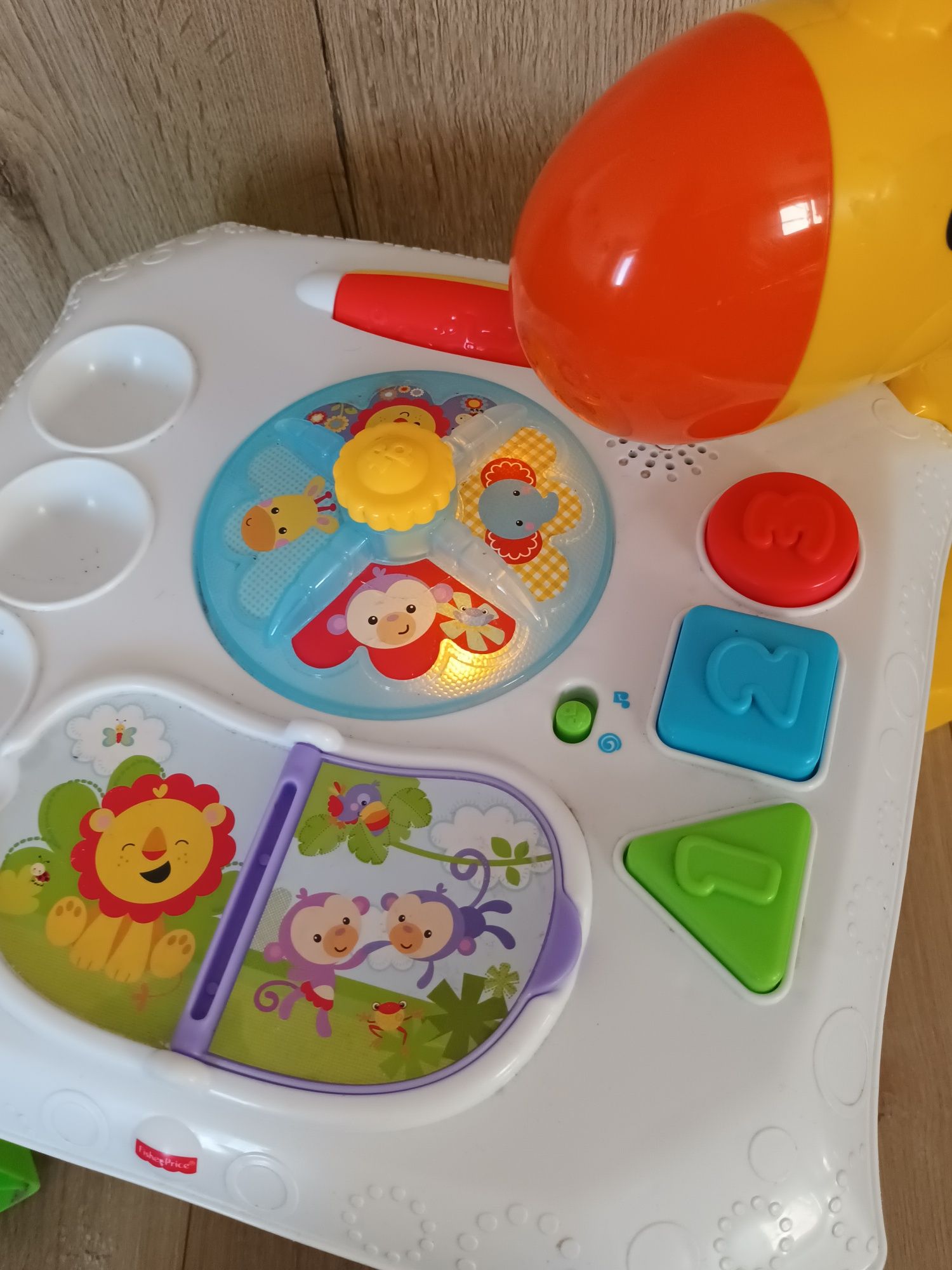 Edukacyjny stolik żyrafa Fisher Price stan bdb.