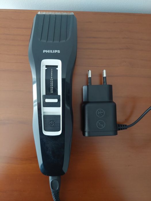 Máquina de Aparar e Cortar Cabelo e Barba