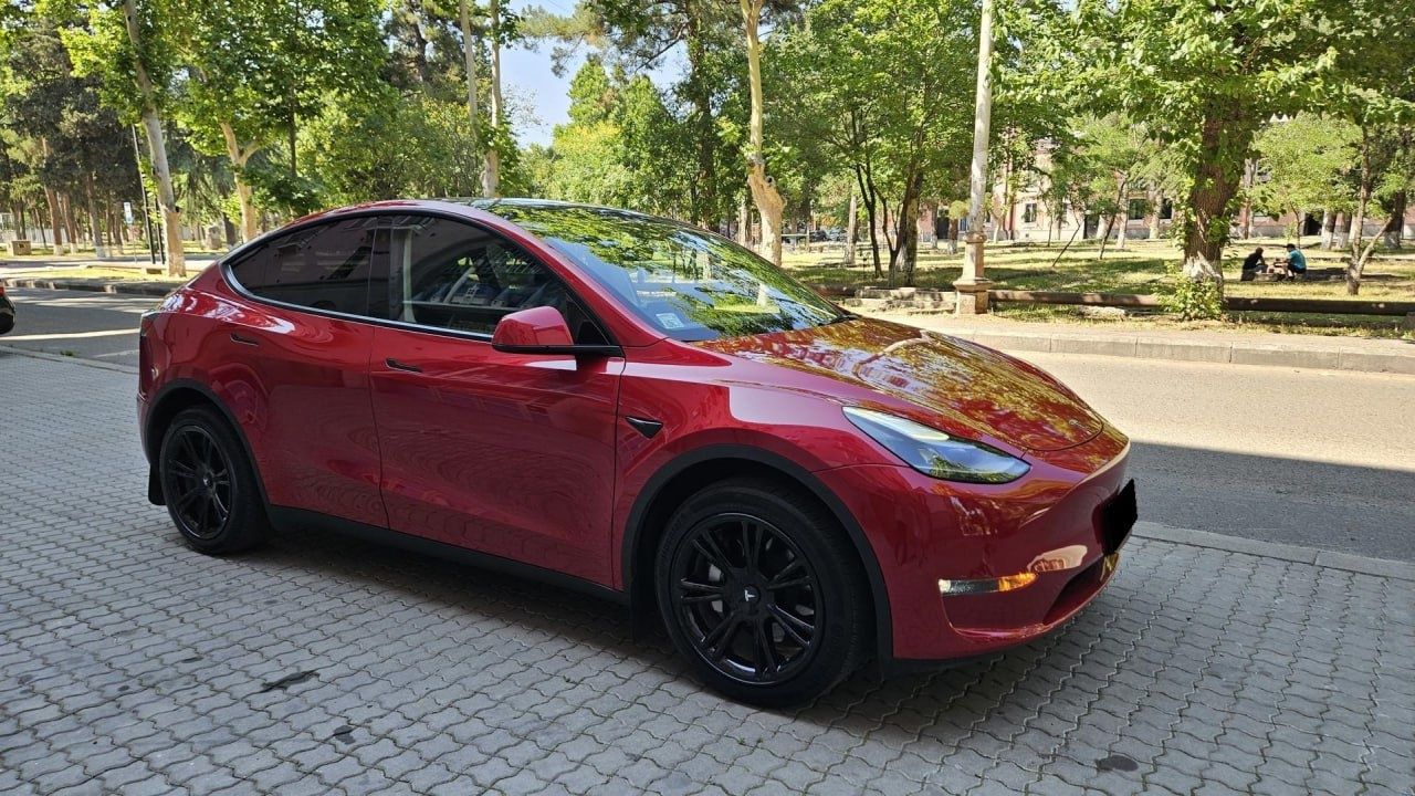 Tesla Model Y Long Range Dual Motor 2022 року