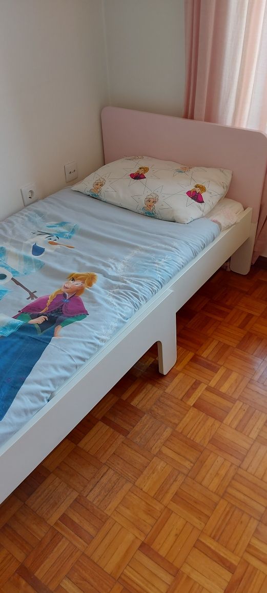 Cama solteiro extensível IKEA