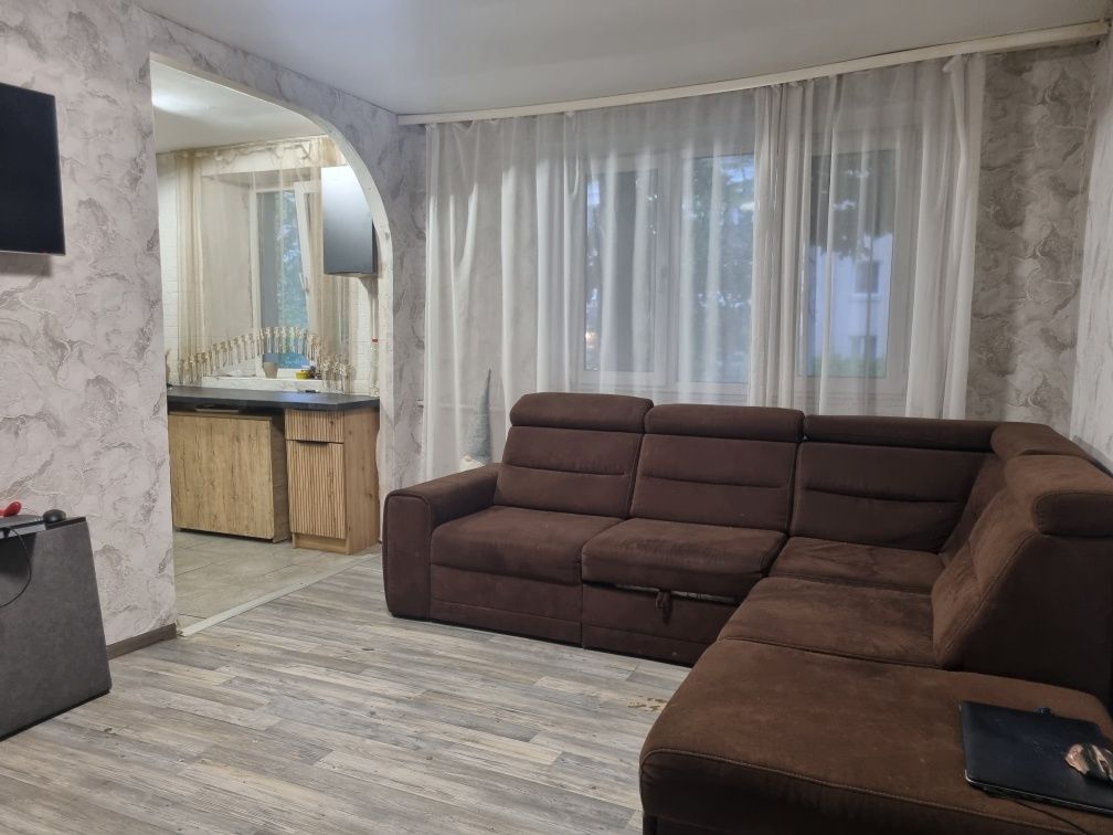 Кутова 2 кімнатна квартира 1 поверх - під комерцію або оренду