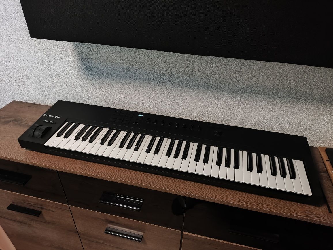 Klawiatura MIDI Komplete Kontrol A61