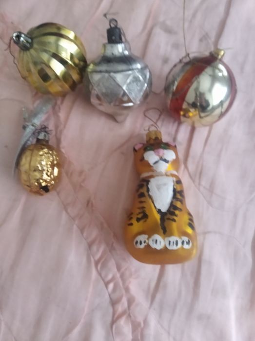продам елочние игрушки.