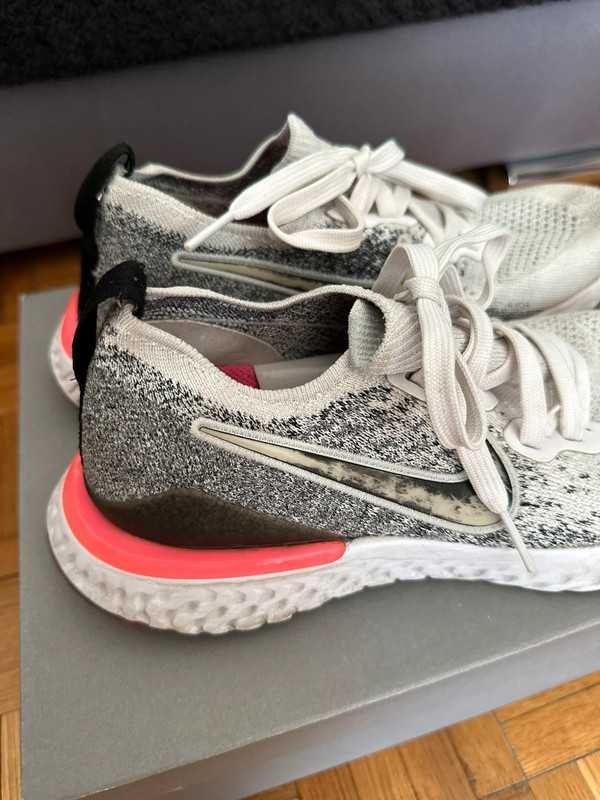Buty do biegania Nike Epic React Flyknit 2 rozmiar 40,5 - 26 cm