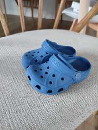 Crocs 20 C4 C5 niebieskie klapeczki pantofle klapki basen