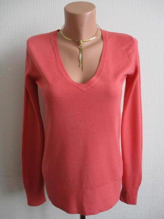 Джемпер кораллового цвета