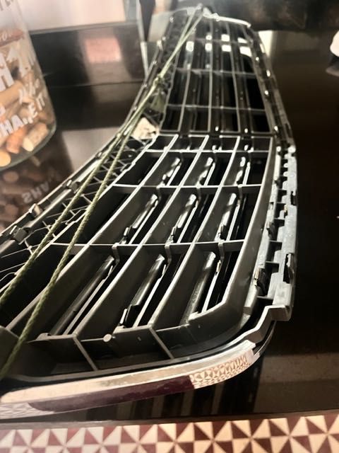 Radiator de grelha de Mercedes Classe C - NOVA