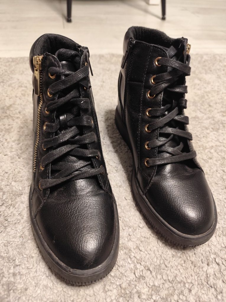 Buty botki na koturnie eleganckie