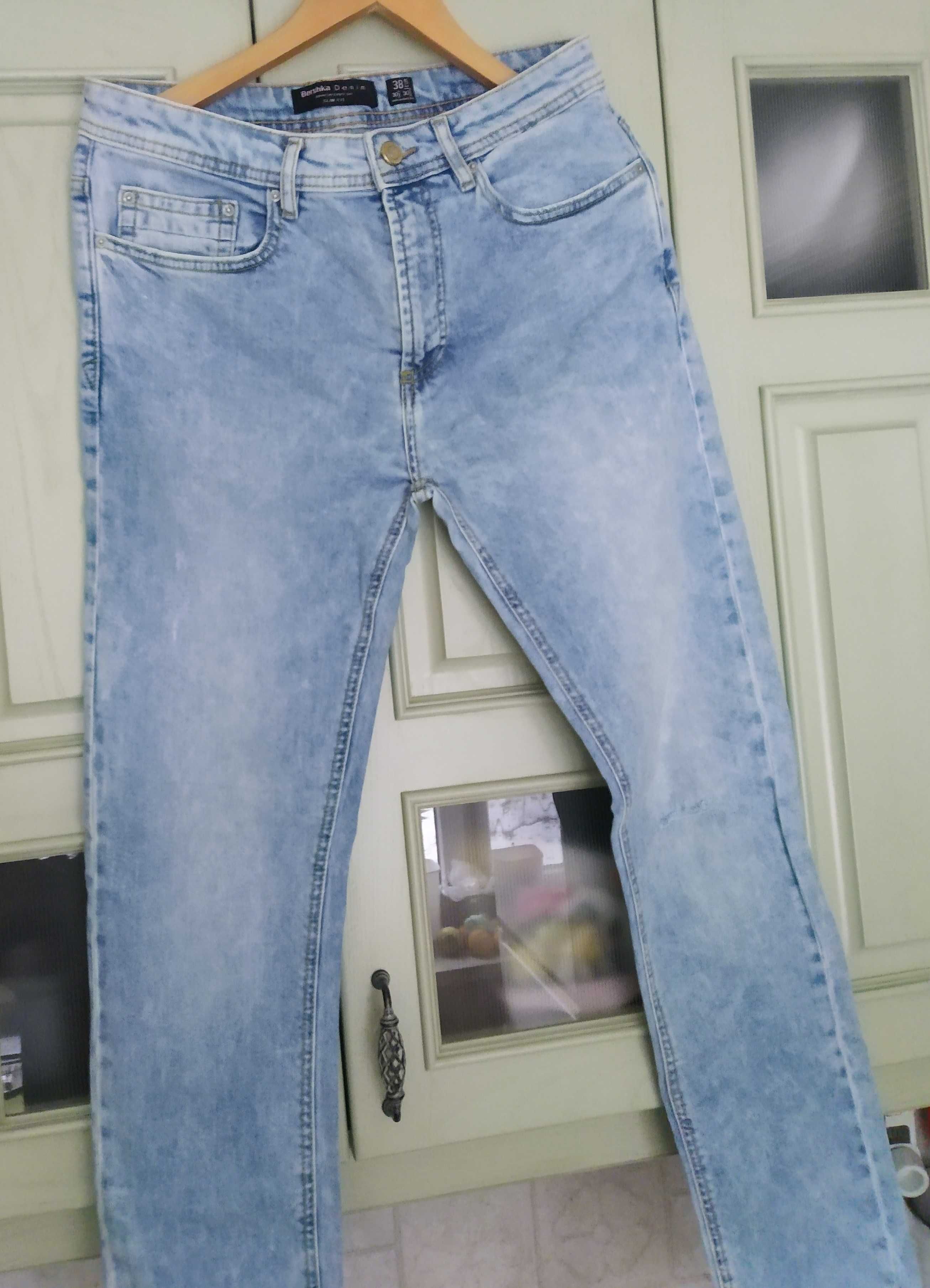 Продам джинсы мужские Bershka Denim