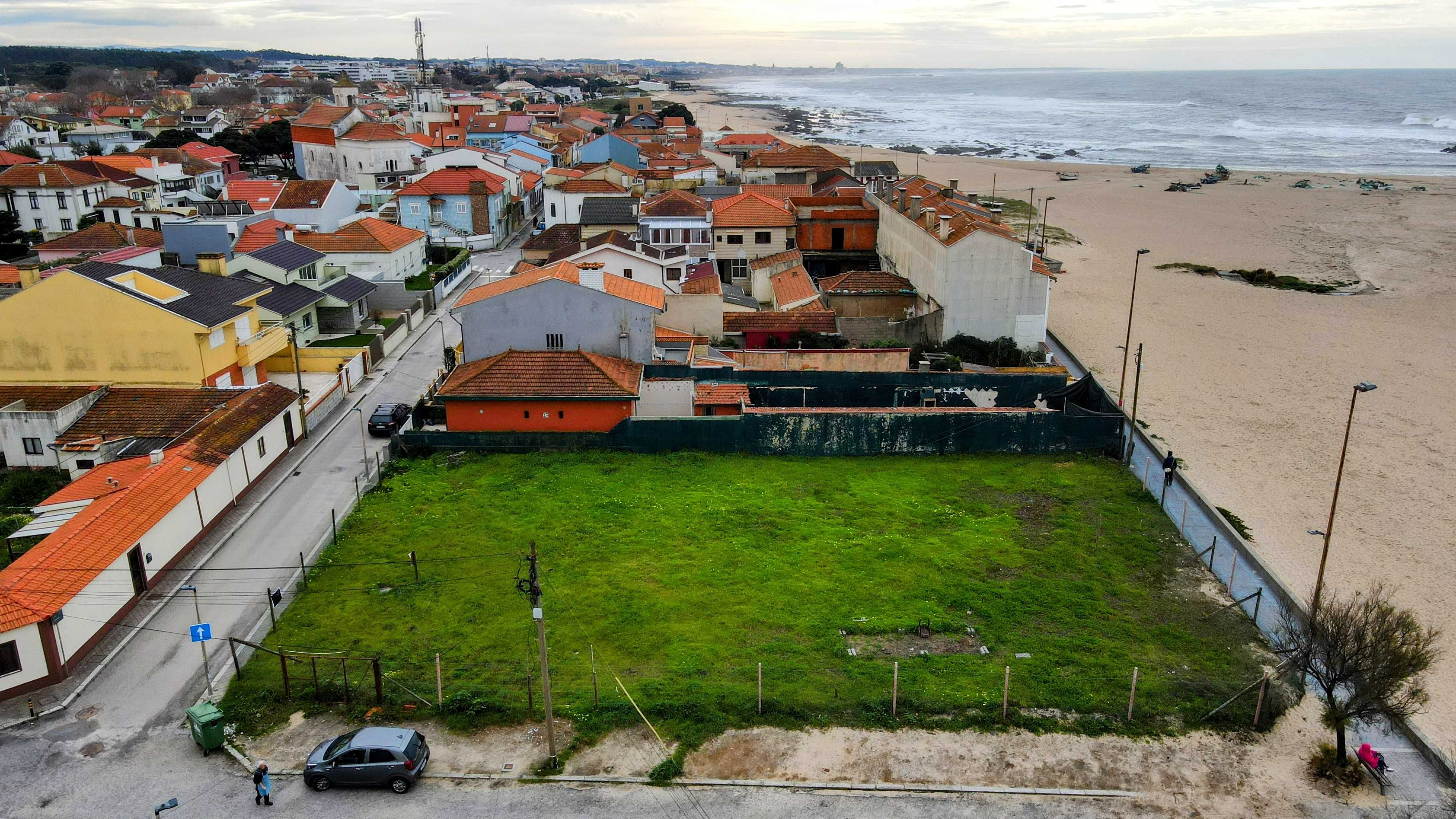 Terreno Aguda (Vila Nova de Gaia) frente ao mar