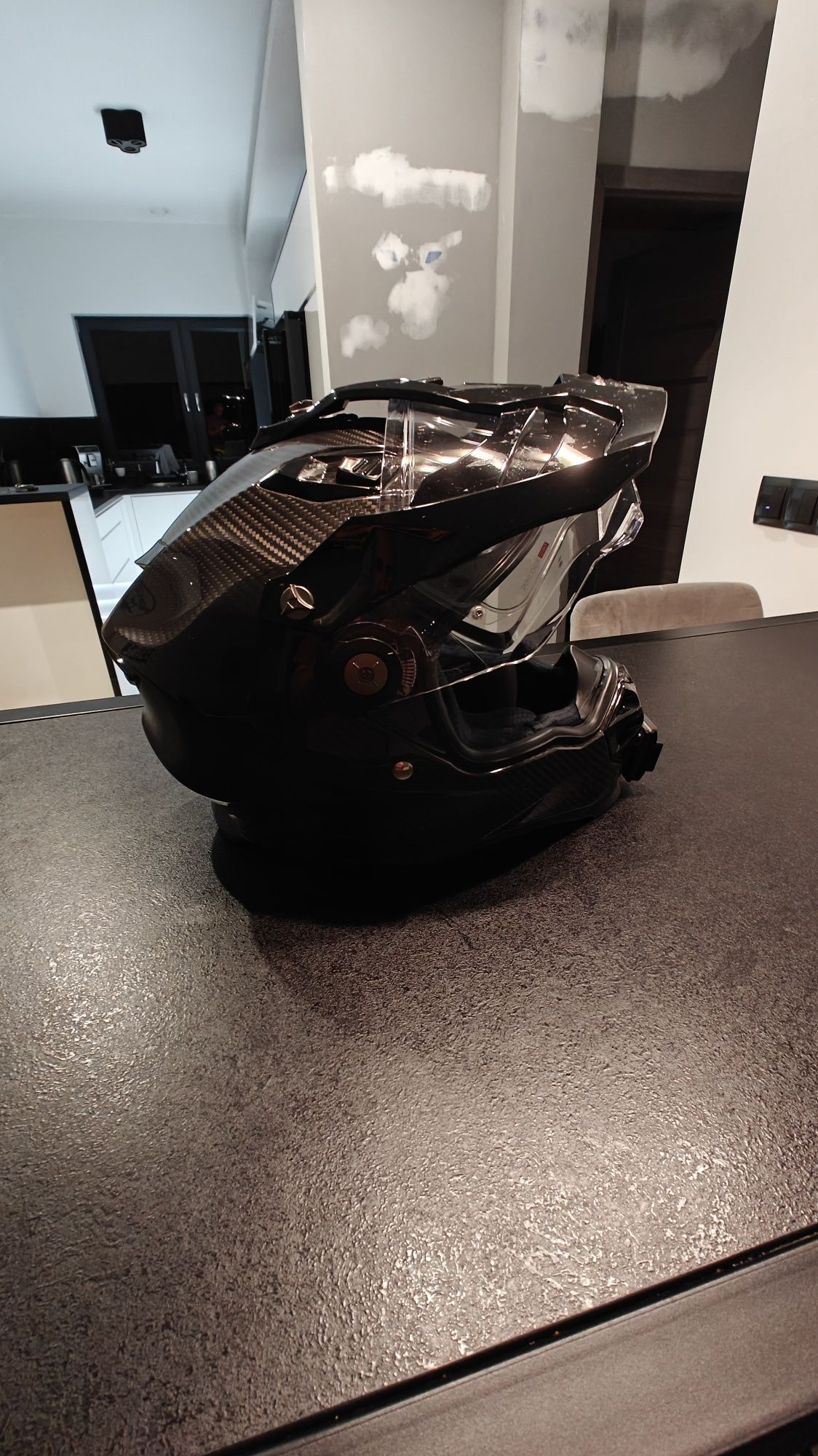 Kask Scorpion adf 9000 carbon M