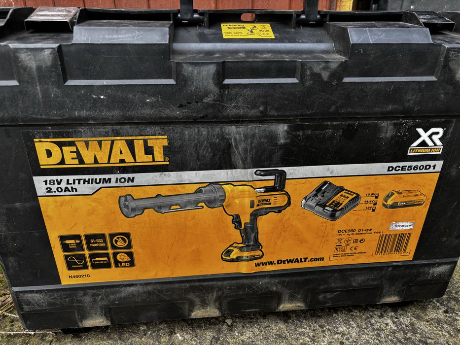 Pistolet uszczelniajacy  Dewalt dce560 jak nowy + akumulator