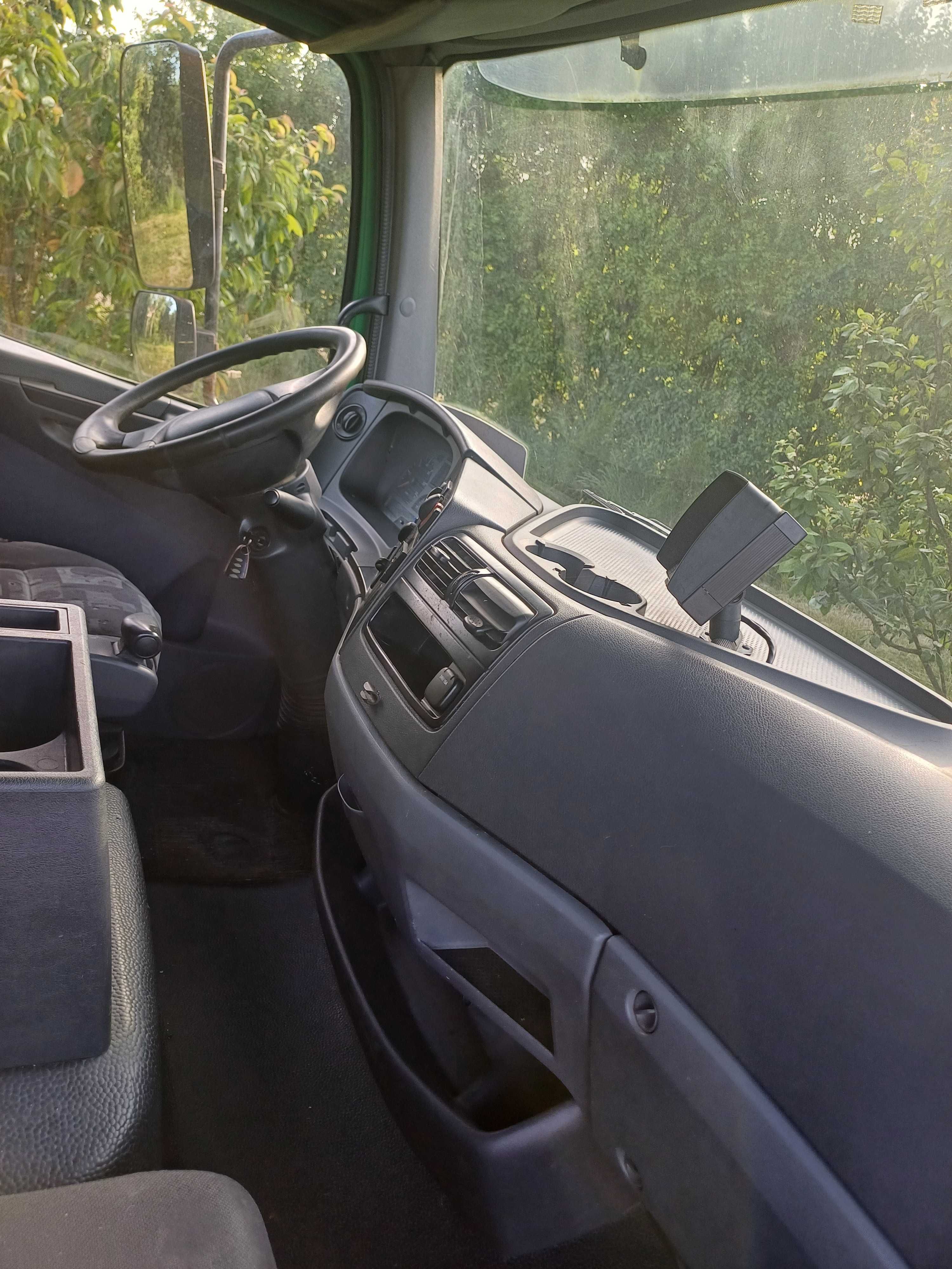 Mercedes Atego 1018.