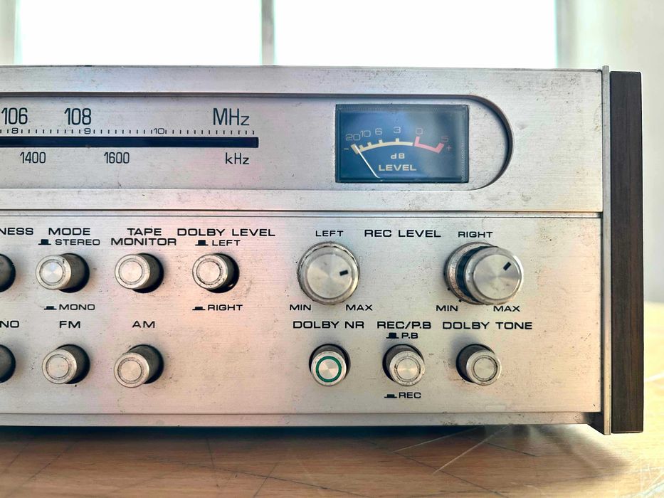 Vendo AKAi AA-810 DB com avaria na amplificação (provavelmente pré).