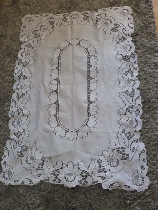 Bialy obrus bieżnik 145x100 jak nowy