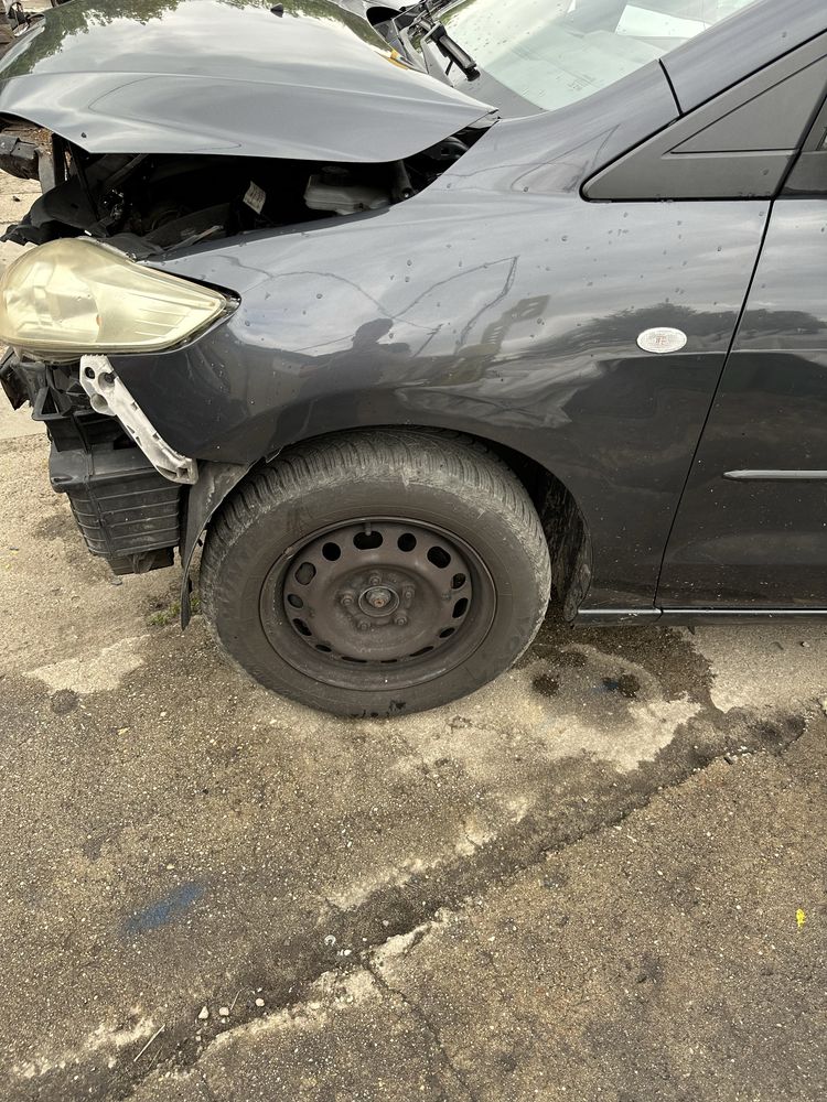 Błotnik Mazda V Lewy przód Mazda 5