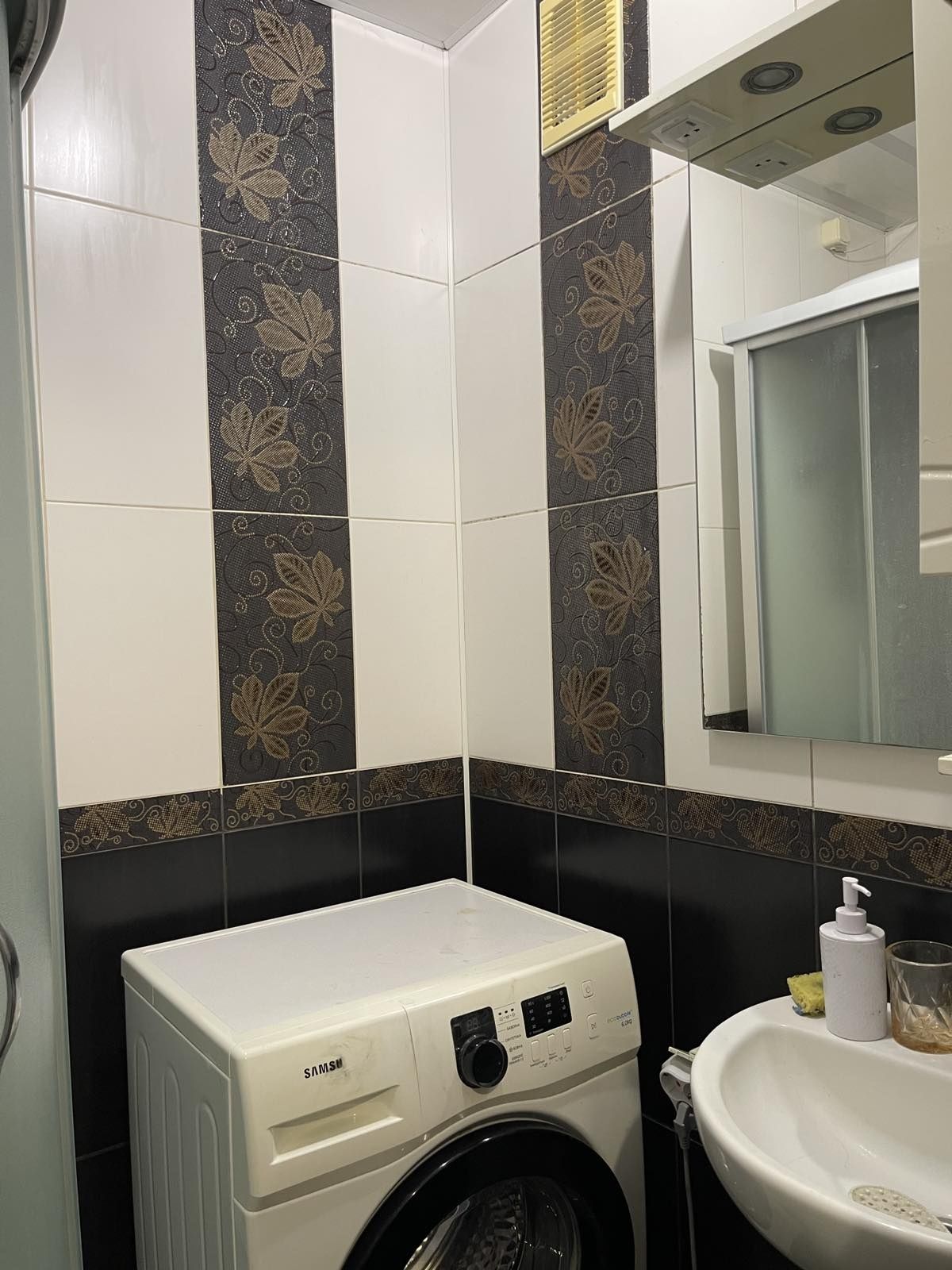 Продам 3 квартиру з меблями,та бит.технікой  ,+ гараж.