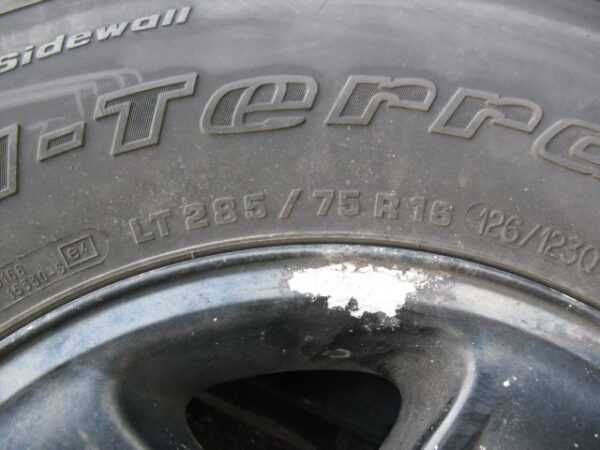 Land Rover x3 jantes boost e pneus BF Goodrich All Terrain  285x75xR16