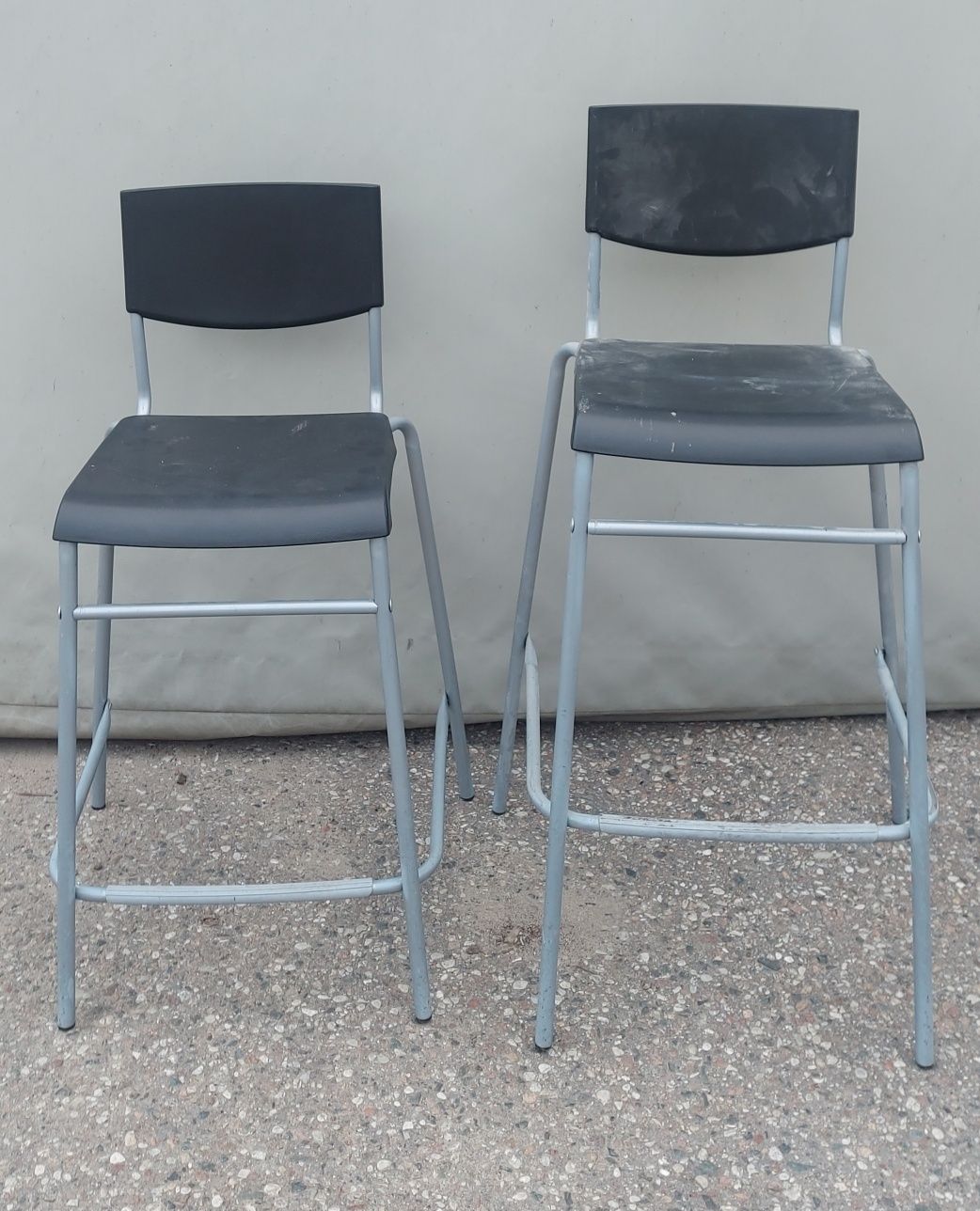 Hokery, krzesła barowe Ikea.