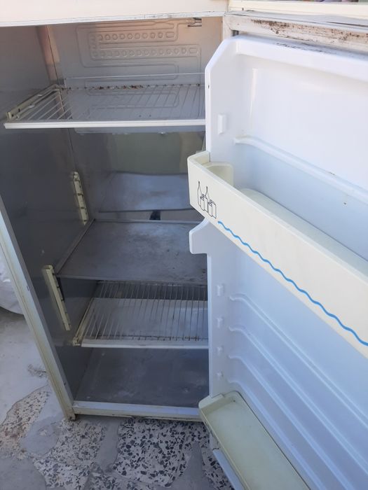 Frigorifico em funcionamento sem congelador a Retirar