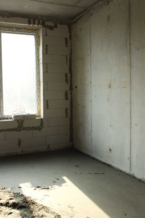 Стяжка пола полусухим методом, выравнивание пола, ровный пол