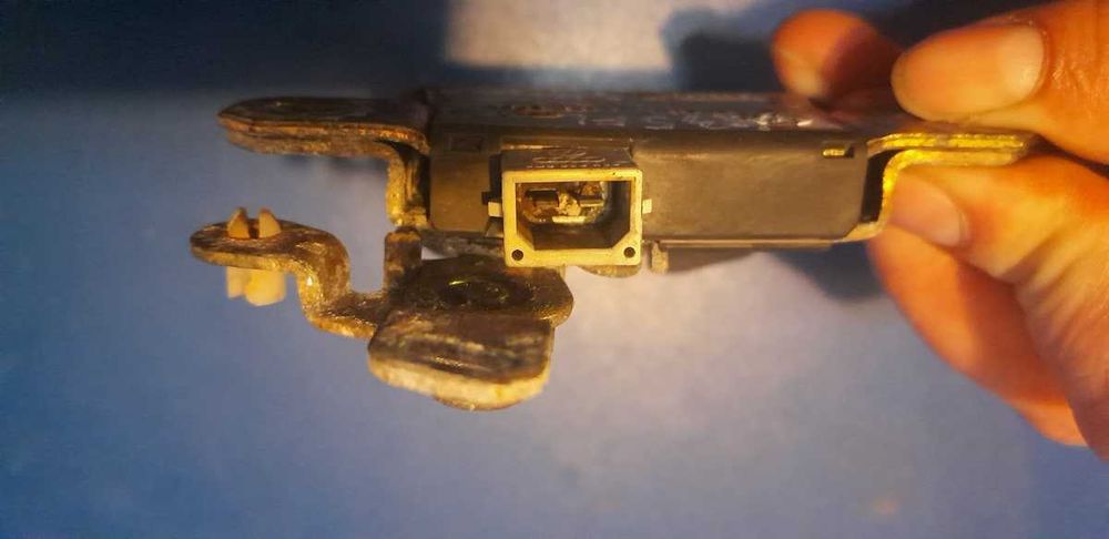 Zamek klapy bagażnika Vw Passat B5 FL sedan limuzyna