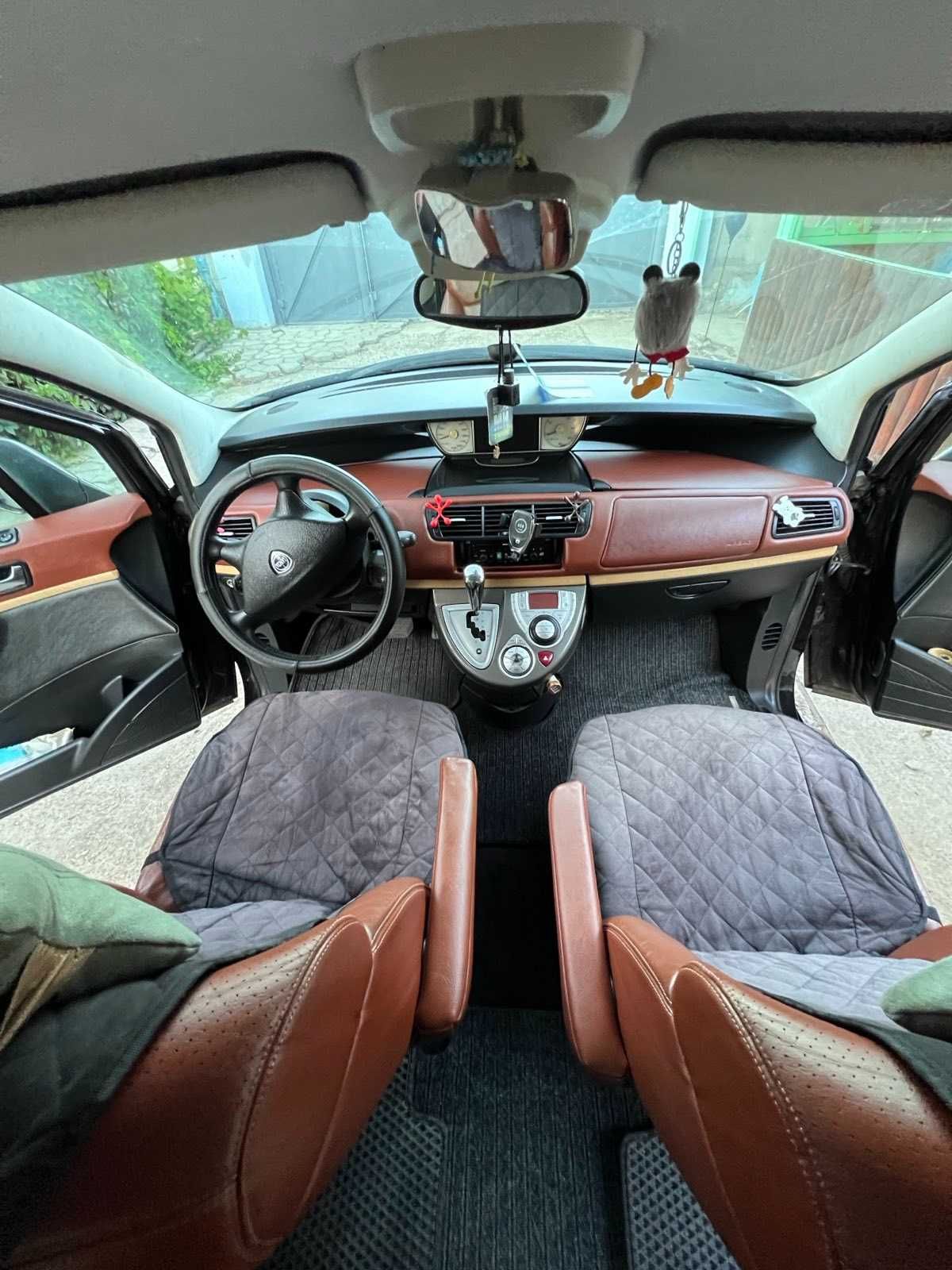 Автомобіль Лянча федра