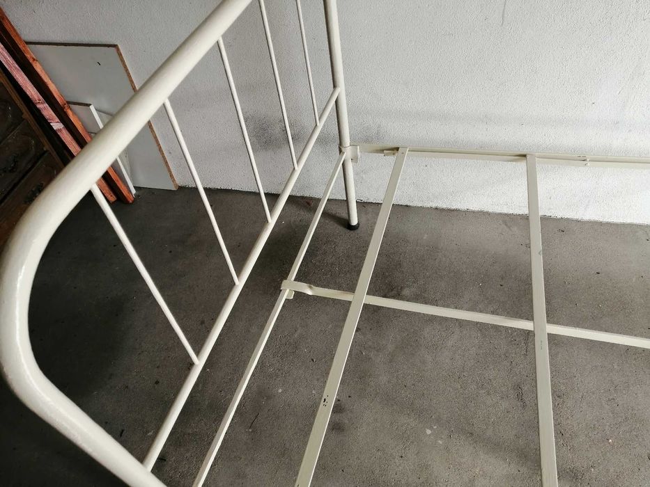 Cama de ferro cor creme