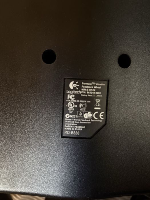 Volante Logitech c Pedais