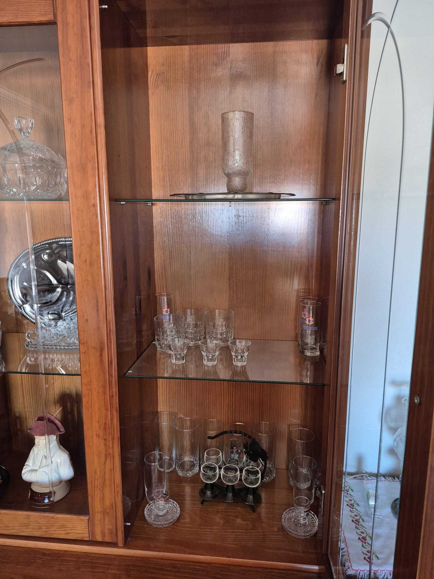 Móvel de Sala em Madeira Maciça