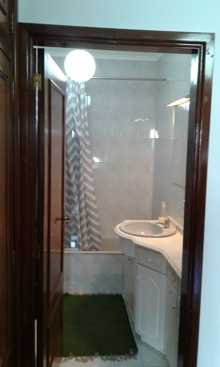 Arrendo quarto ao Arrábida