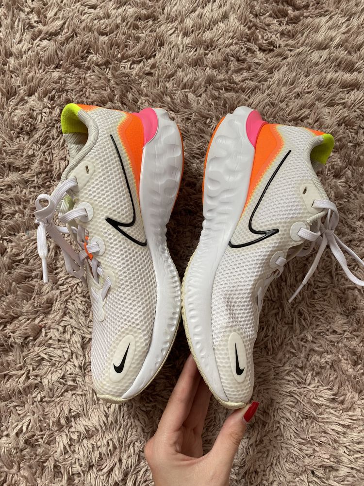 Nike renew damskie neonowe