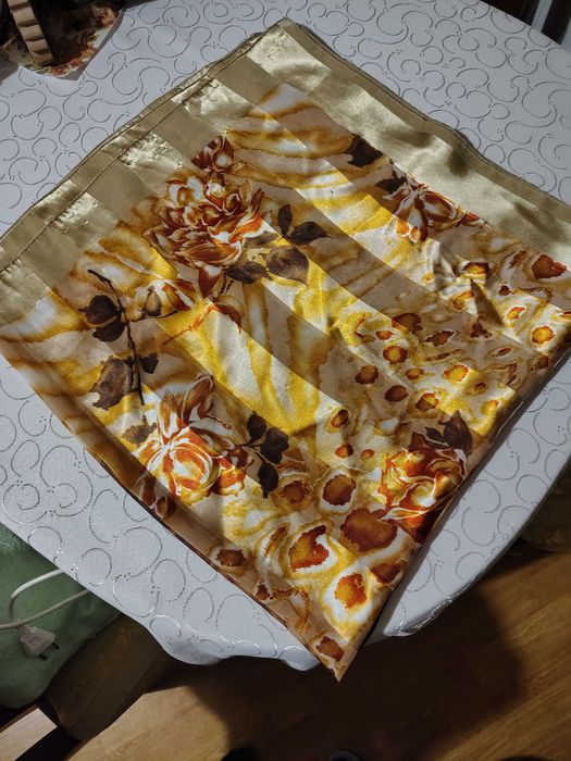 Piękna apaszka, chusta.