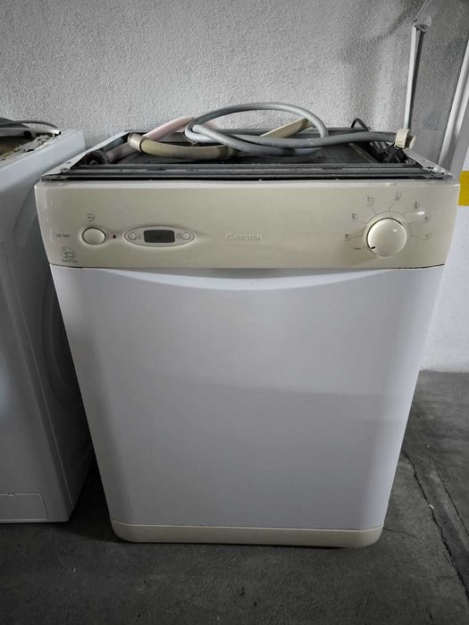 máquina de lavar loiça Ariston LSE 730 T