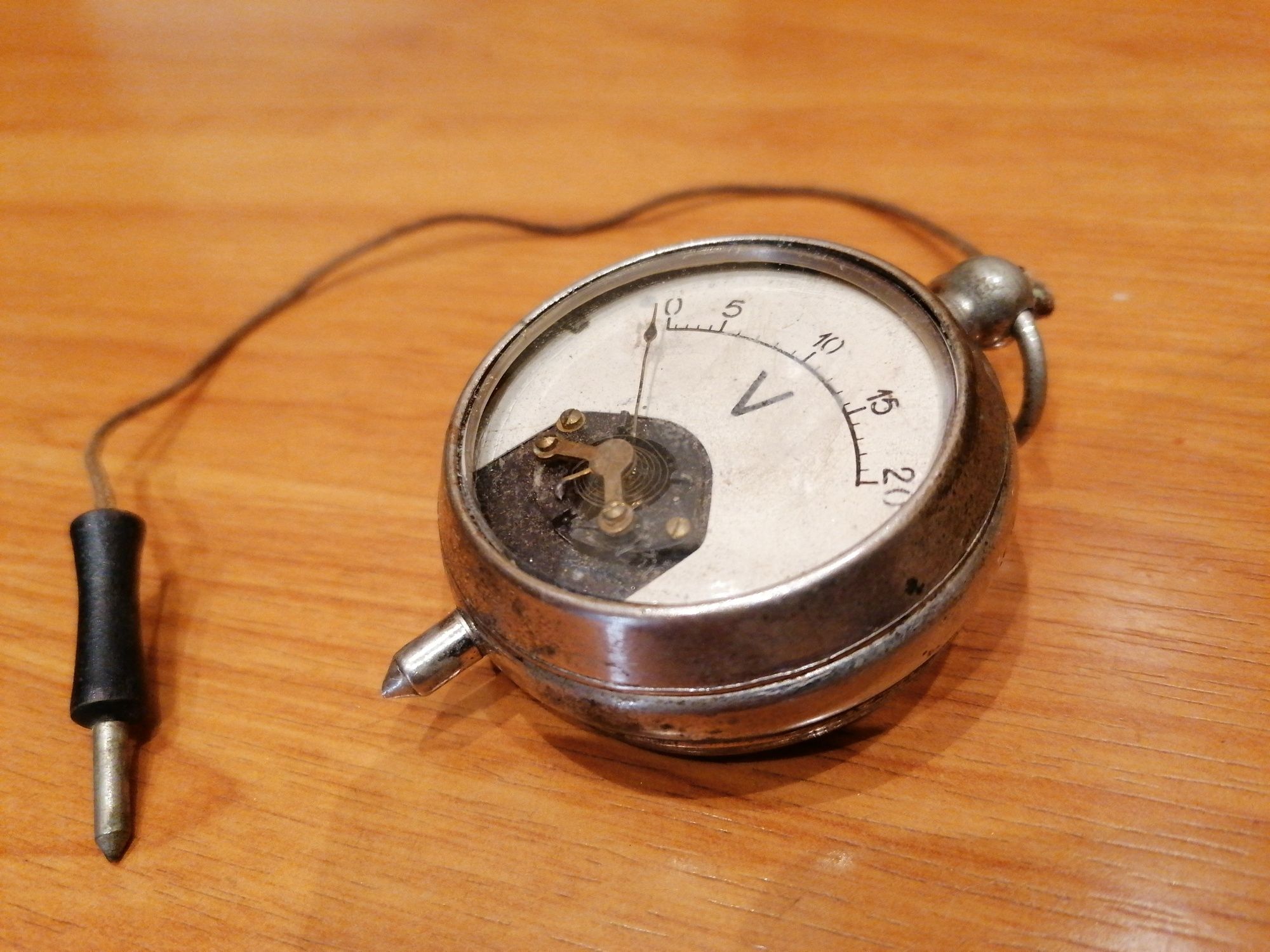 Antigo medidor voltagem carro tipo relógio