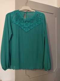 Blusa verde decote renda  L