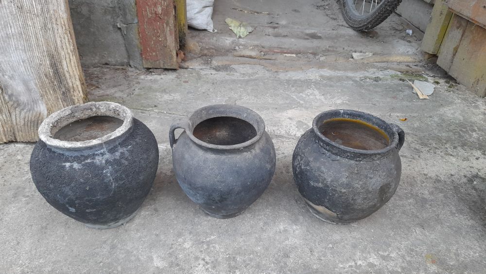 Горшок глиняний .