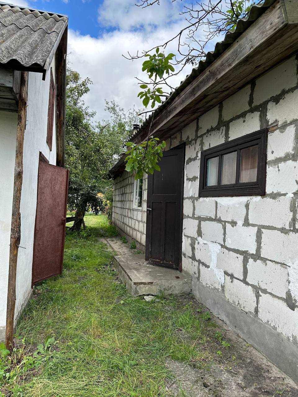 Продається частина будинку з прибудинковою територією.м.Сарни