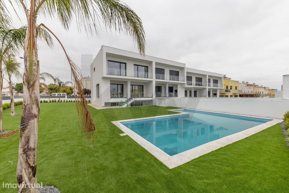 Moradia T3 + 1 Moderna com Piscina e Jardim – Charneca da Caparica