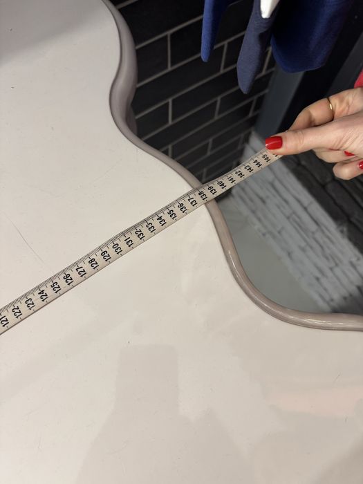 Деревяный глянцевый стол